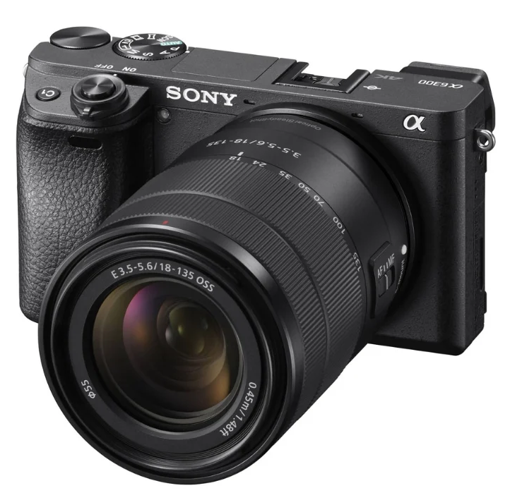 Выключается фотоаппарат на Sony Alpha ILCE-6300