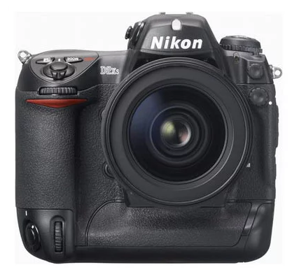 Выключается фотоаппарат на Nikon D2Xs Kit