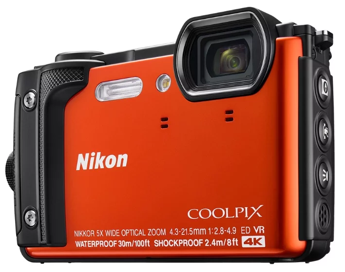 Выключается фотоаппарат на Nikon Coolpix W300