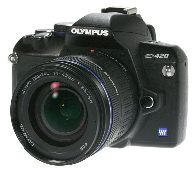 Выключается фотоаппарат на Olympus E-420 Kit