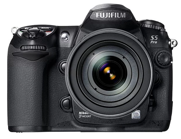 Выключается фотоаппарат на Fujifilm FinePix S5 Pro Kit